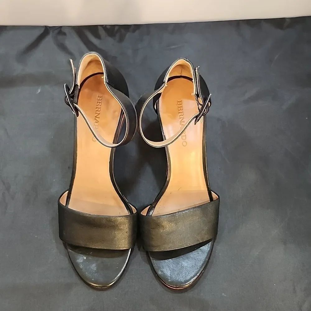 BE1RNARDO LEATHER OPEN-TOE LOW BLOCK-HEEL SANDAL G1 - Picture 2 of 16